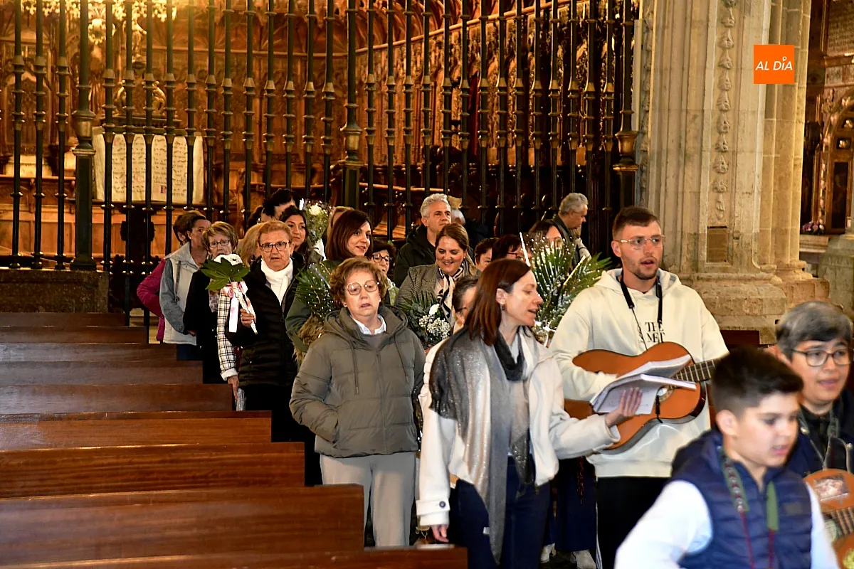 Foto 10 - La Catedral  renueva su tradici&oacute;n mariana con la Ofrenda Floral a la Virgen de los Ni&ntilde;os