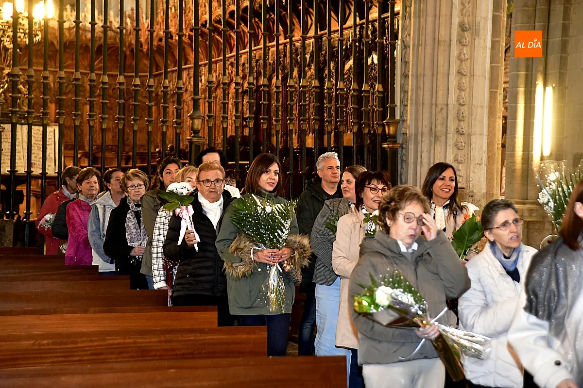 Foto 11 - La Catedral  renueva su tradici&oacute;n mariana con la Ofrenda Floral a la Virgen de los Ni&ntilde;os