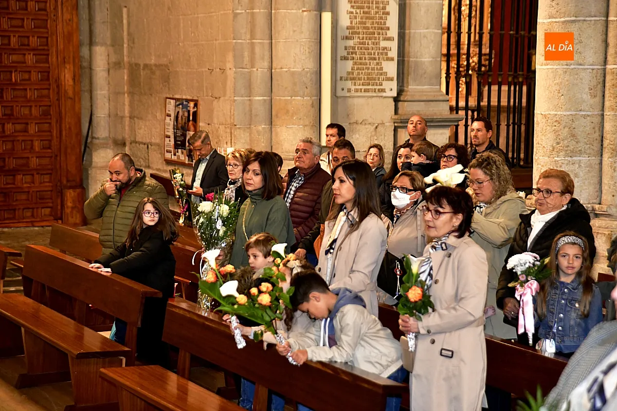 Foto 14 - La Catedral  renueva su tradici&oacute;n mariana con la Ofrenda Floral a la Virgen de los Ni&ntilde;os