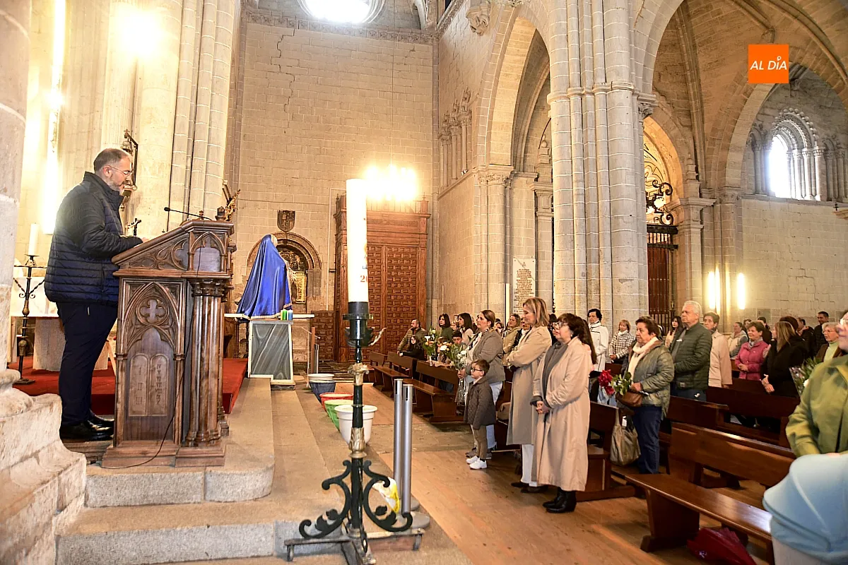 Foto 15 - La Catedral  renueva su tradici&oacute;n mariana con la Ofrenda Floral a la Virgen de los Ni&ntilde;os