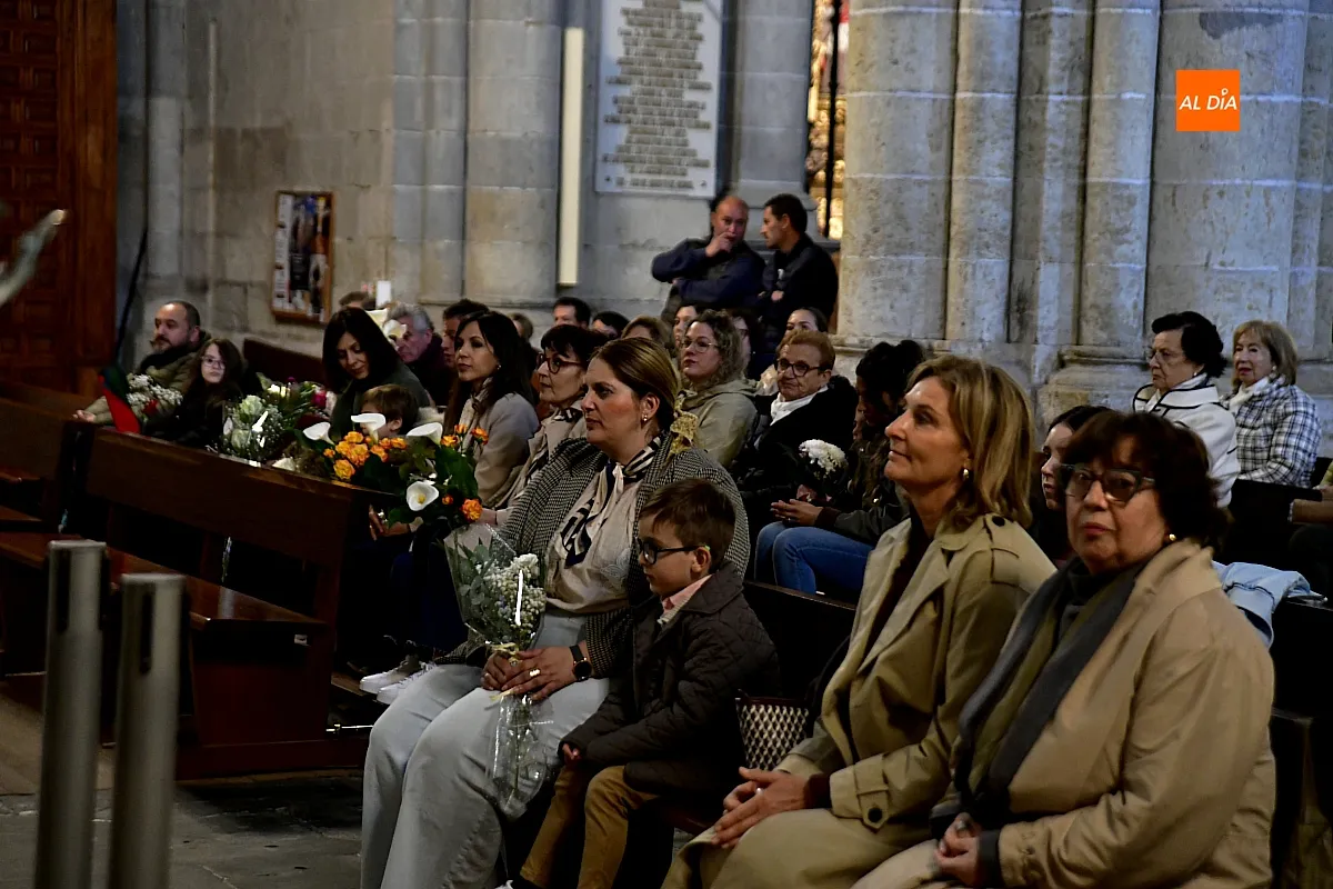 Foto 17 - La Catedral  renueva su tradici&oacute;n mariana con la Ofrenda Floral a la Virgen de los Ni&ntilde;os
