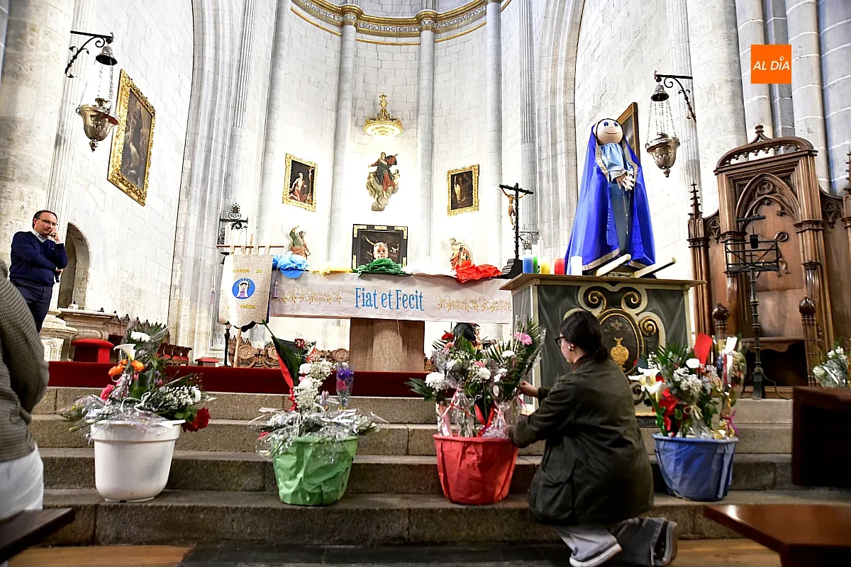 Catedral Ciudad Rodrigo renueva su tradición mariana  Ofrenda Floral  Virgen de los Niños