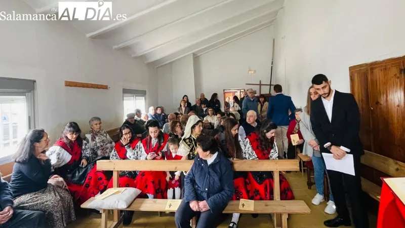 Foto 7 - Pedrosillo de Alba revive la festividad de la Santa Cruz con medio millar de asistentes