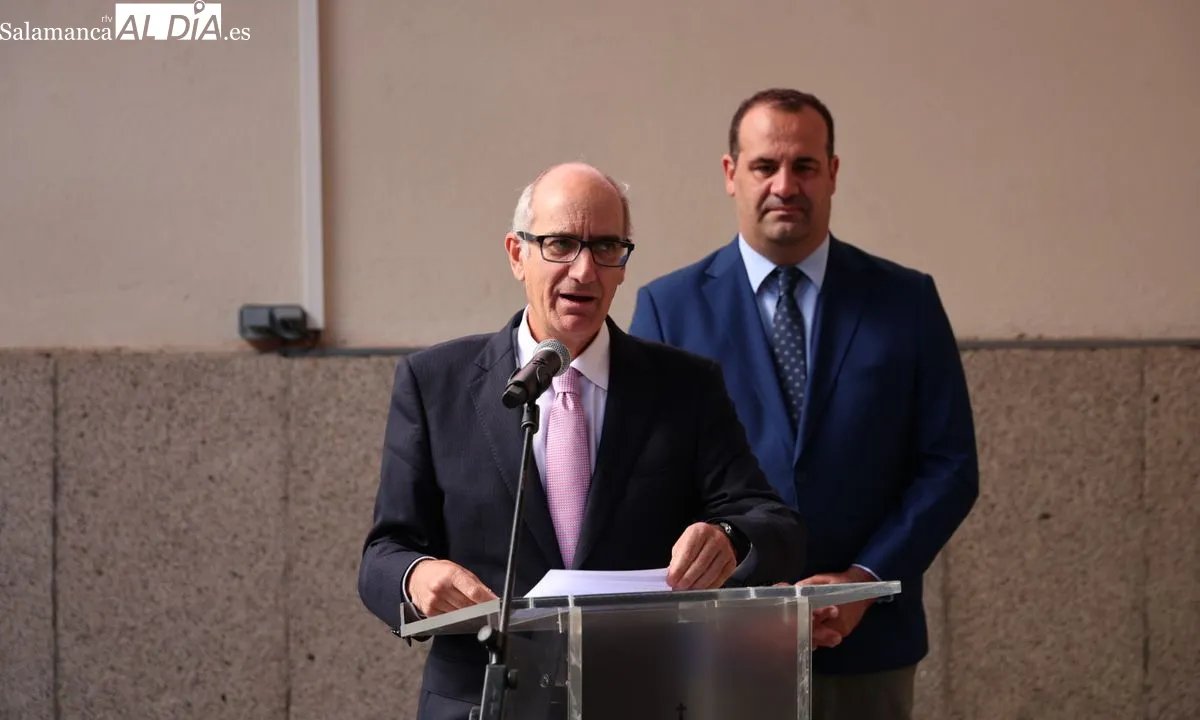 El presidente de la Diputación, Javier Iglesias, ha presentado las bases de la nueva convocatoria del Plan de Ayudas Culturales 2026. Foto de David Sañudo