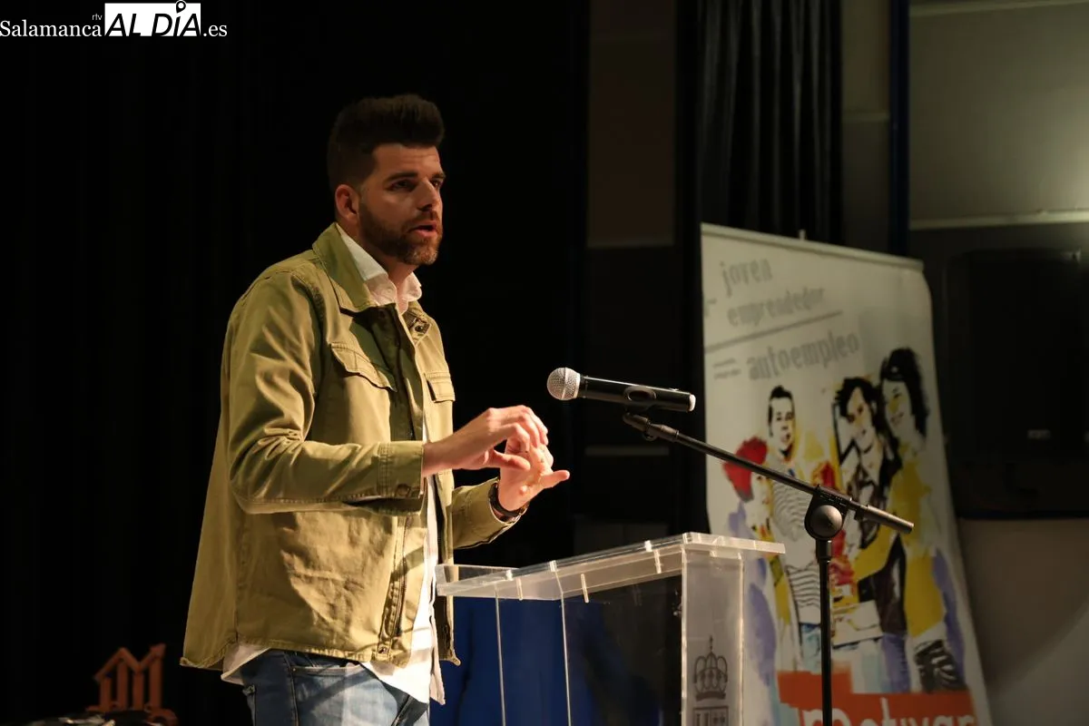 Entrega de los Premios 'Motivar para Emprender' en el Centro Cultural de Santa Marta de Tormes. Foto de David Sañudo