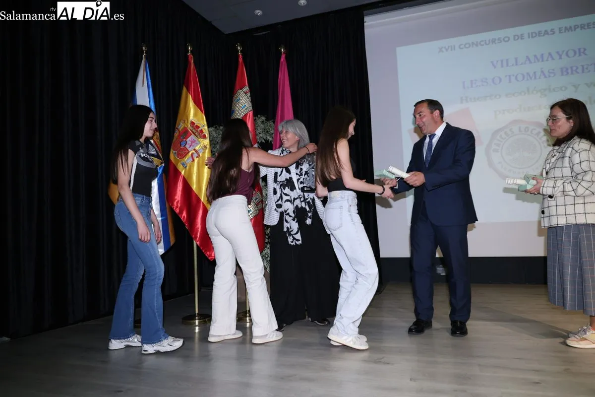 Entrega de los Premios 'Motivar para Emprender' en el Centro Cultural de Santa Marta de Tormes. Foto de David Sañudo