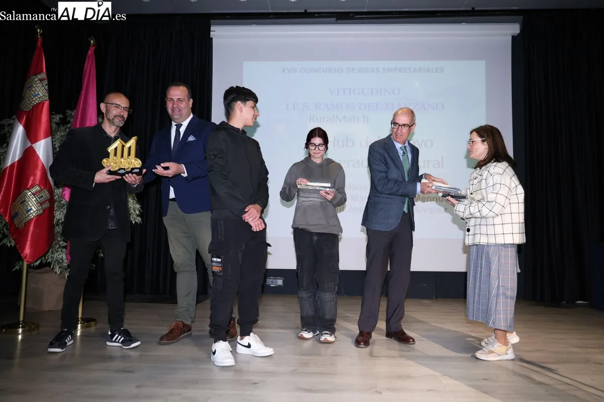 Entrega de los Premios 'Motivar para Emprender' en el Centro Cultural de Santa Marta de Tormes. Foto de David Sañudo