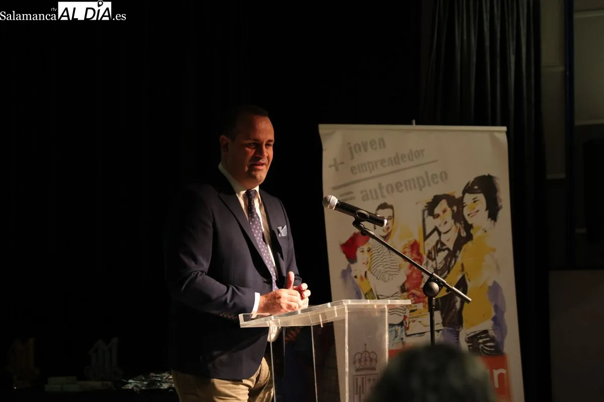 Entrega de los Premios 'Motivar para Emprender' en el Centro Cultural de Santa Marta de Tormes. Foto de David Sañudo