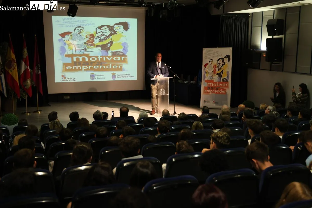 Entrega de los Premios 'Motivar para Emprender' en el Centro Cultural de Santa Marta de Tormes. Foto de David Sañudo