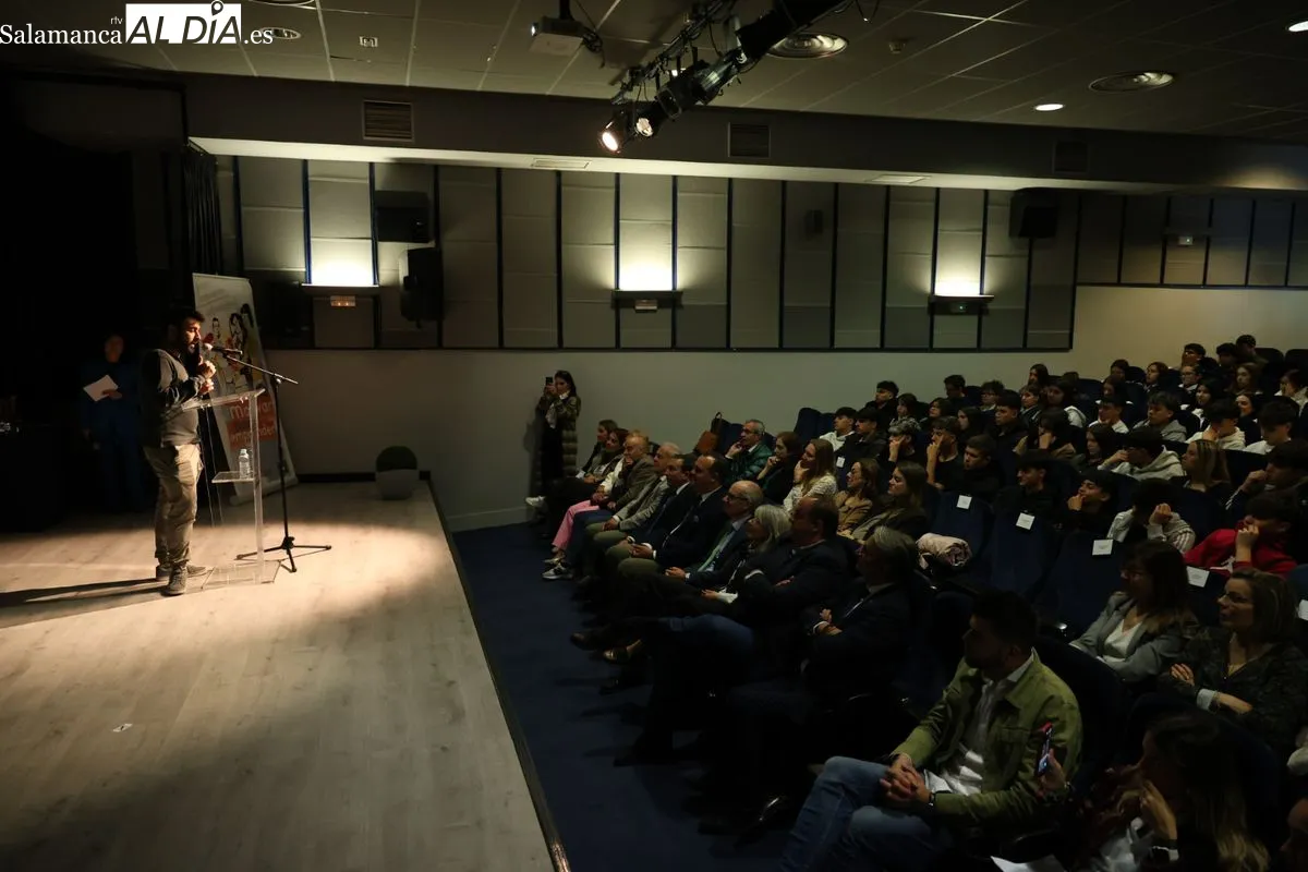 Entrega de los Premios 'Motivar para Emprender' en el Centro Cultural de Santa Marta de Tormes. Foto de David Sañudo