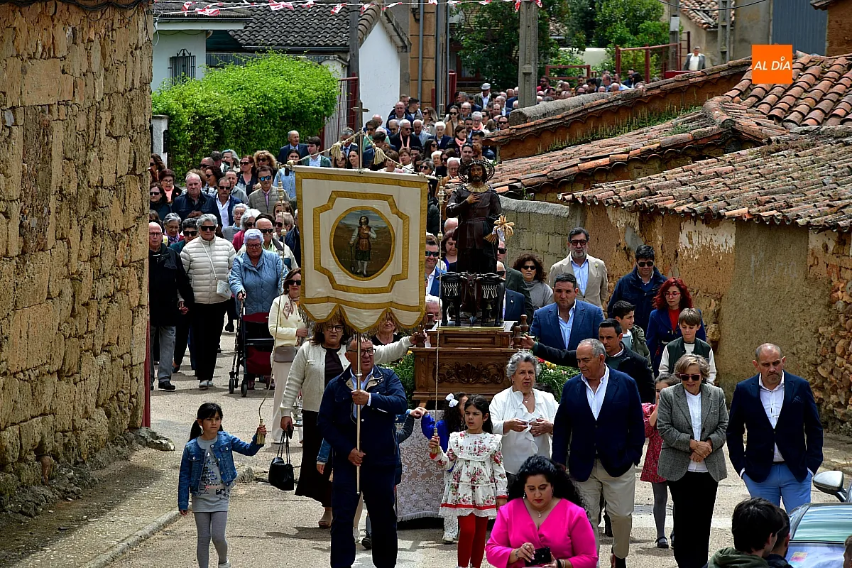Cabrillas recupera  estandarte  San Isidro  vuelve  procesión 35 años después