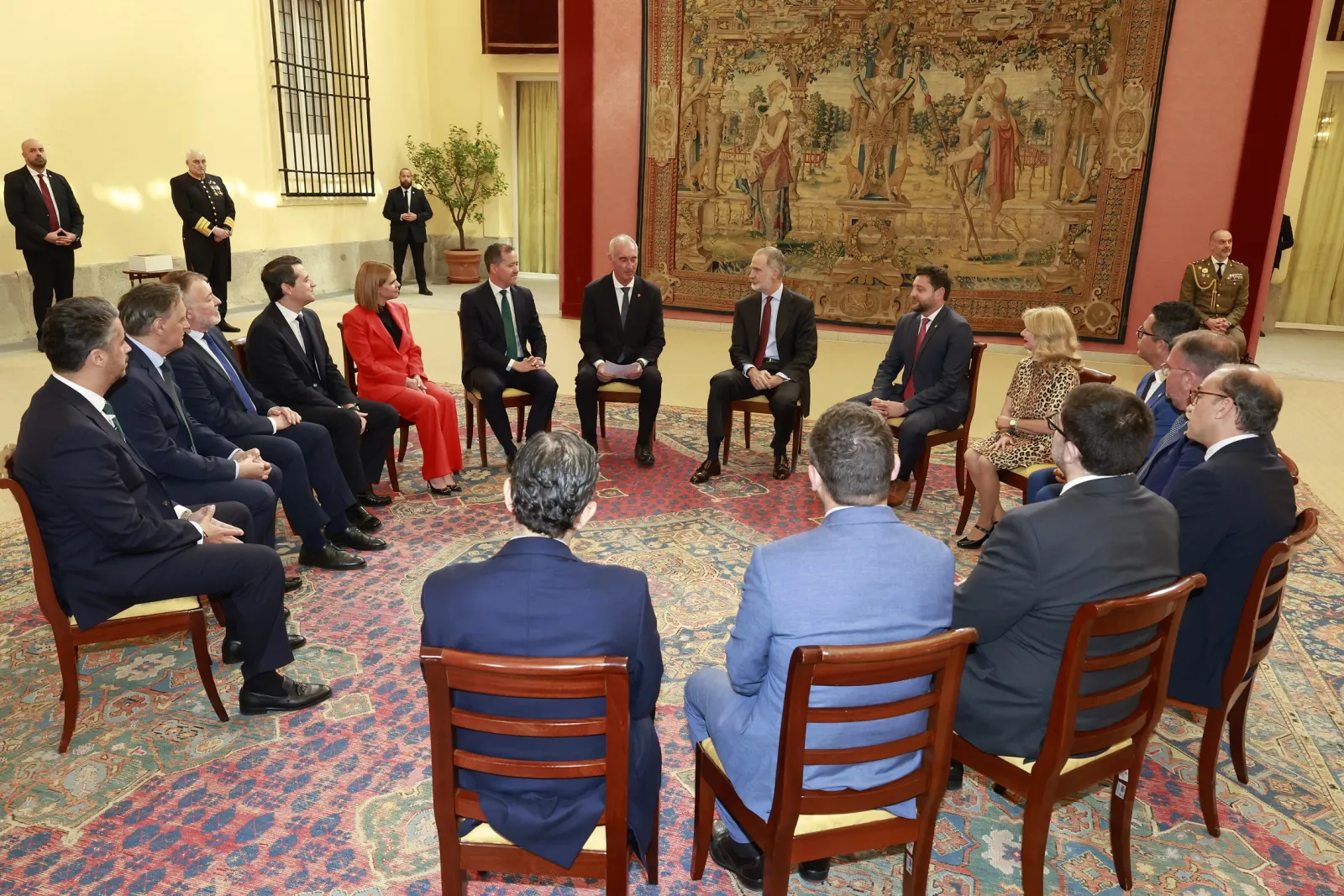 Foto 3 - El Rey Felipe VI recibe al alcalde de Salamanca