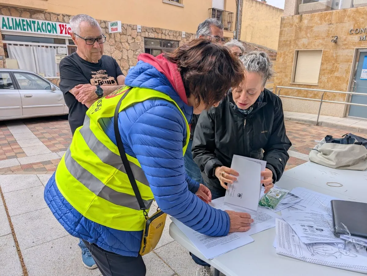 Vecinos de Castellanos de Villiquera recogen firmas para frenar la planta de biogás