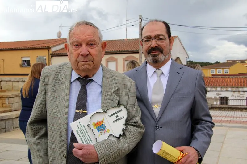 La Guardia Civil homenajea en Galinduste al veterano agente Ricardo Cames, de 96 años
