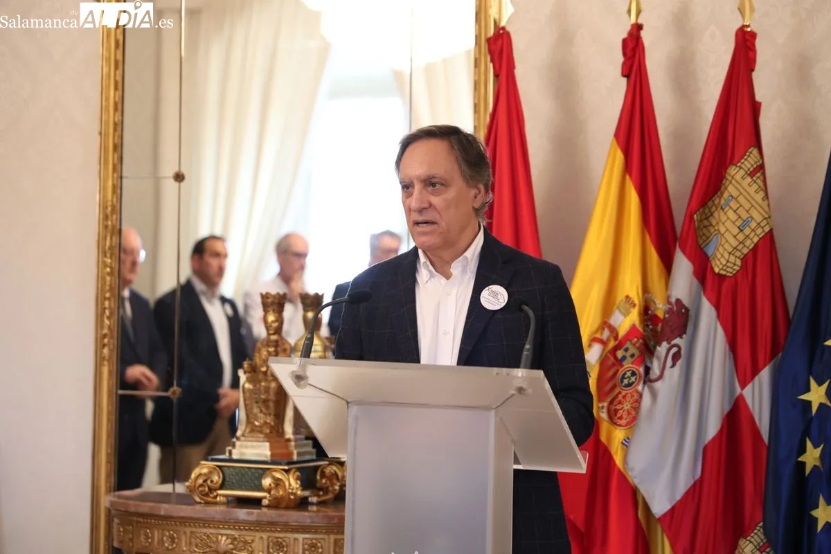 Atención a los medios de miembros de la Plataforma por la Defensa del Tren | FOTOS: David Sañudo 
