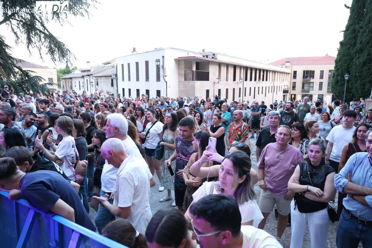 Rosalinda Galán conquista el Patio Chico con su fusión de copla y electrónica | FOTOS: David Sañudo