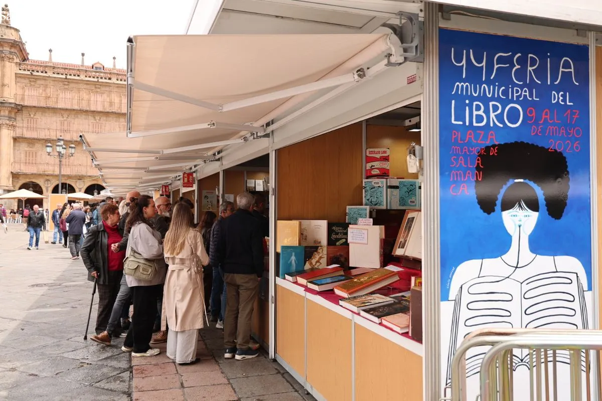 Salamanca abre la Feria del Libro en la Plaza Mayor  | FOTOS: David Sañudo