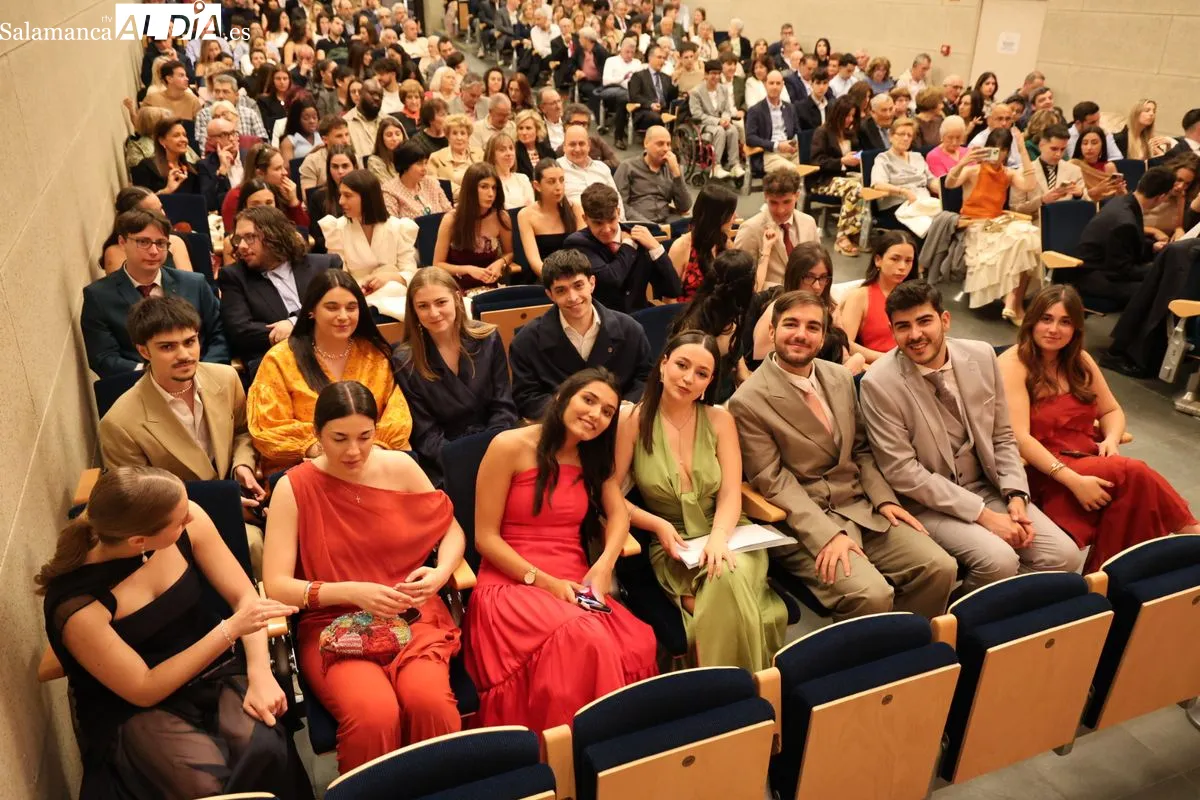 FOTOS | Emotiva graduación de las Comunicación Audiovisual y Periodismo de la UPSA  