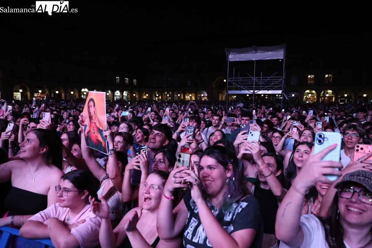 Walls conquista y pone a cantar a la Plaza Mayor de Salamanca | FOTOS: David Sañudo