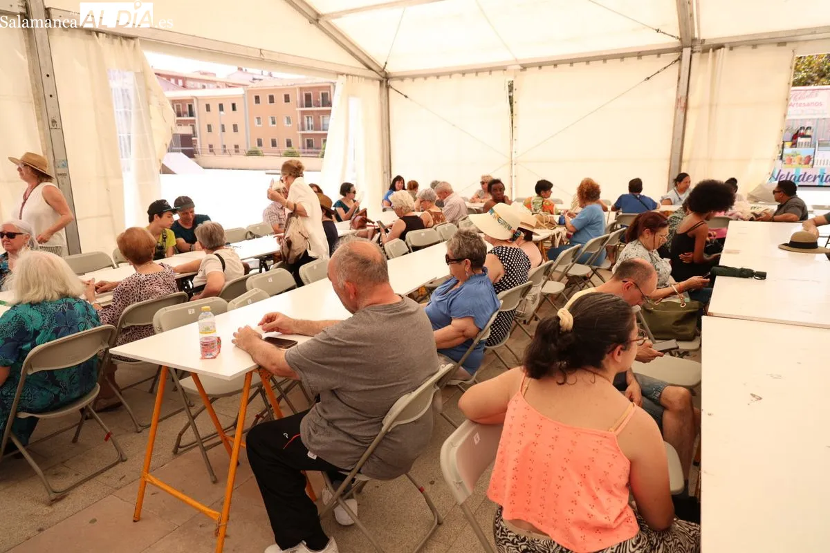 FEVESA celebra el Día del Vecino con una paella popular en Salamanca | FOTOS: David Sañudo