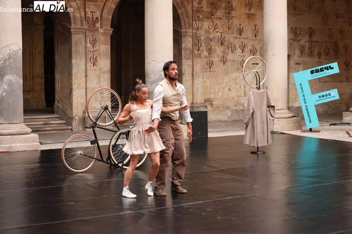 El circo contemporáneo de Duo Kaos conquista Anaya | FOTOS: David Sañudo