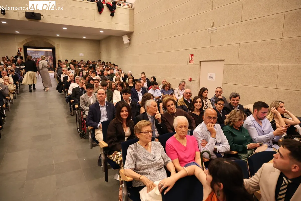 Emotiva graduación de los Grados en Comunicación Audiovisual y Periodismo de la UPSA | FOTOS: David Sañudo