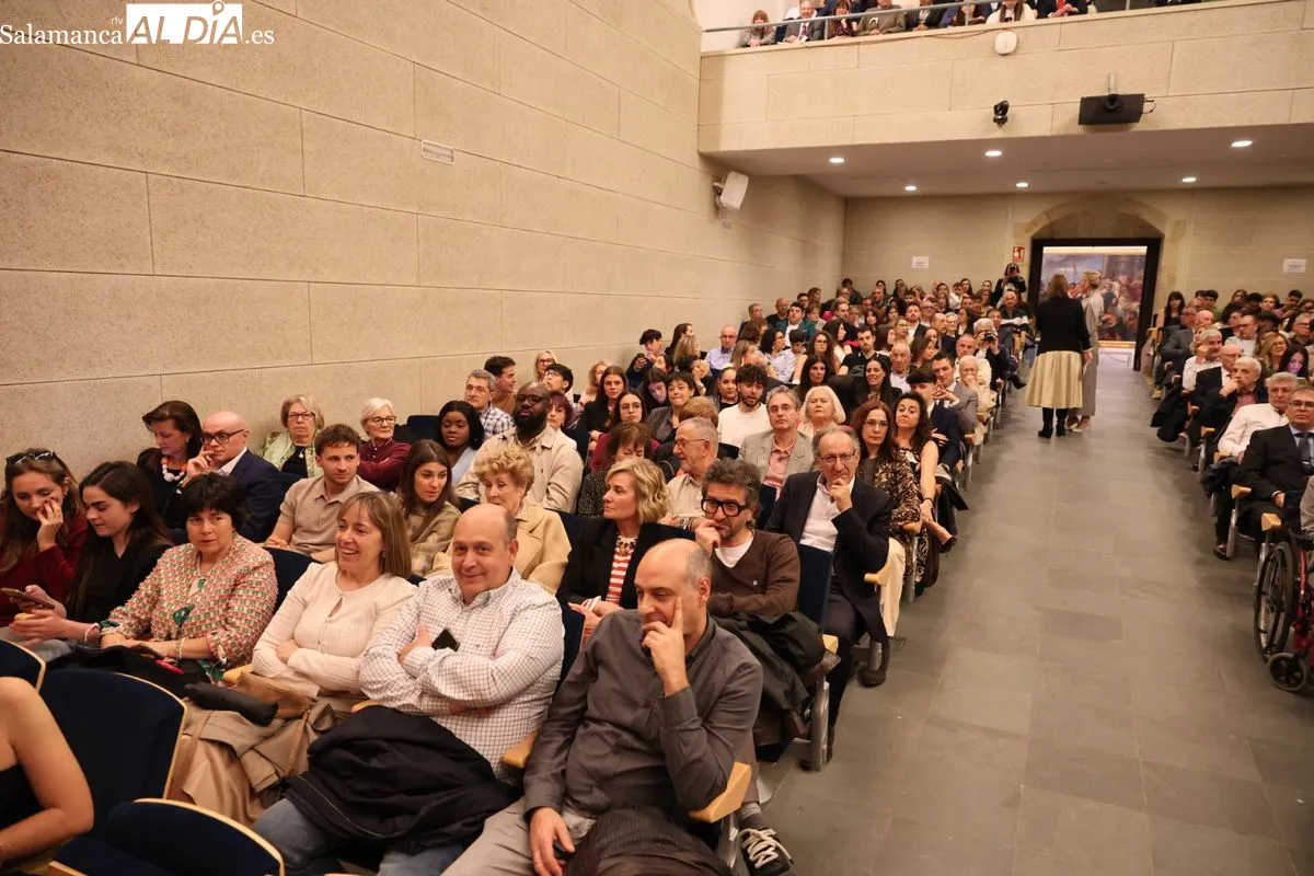Emotiva graduación de los Grados en Comunicación Audiovisual y Periodismo de la UPSA | FOTOS: David Sañudo