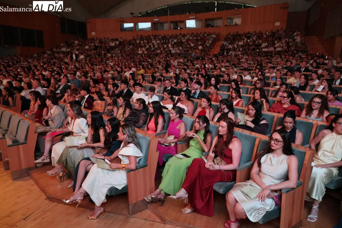 Los nuevos maestros de Infantil y Primaria de la USAL cierran su etapa universitaria | FOTOS: David Sañudo