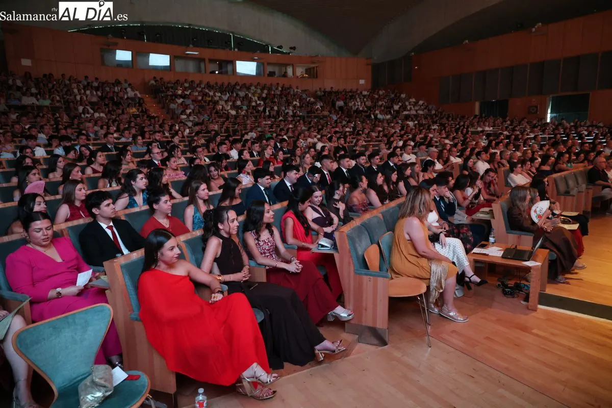 Los nuevos maestros de Infantil y Primaria de la USAL cierran su etapa universitaria | FOTOS: David Sañudo