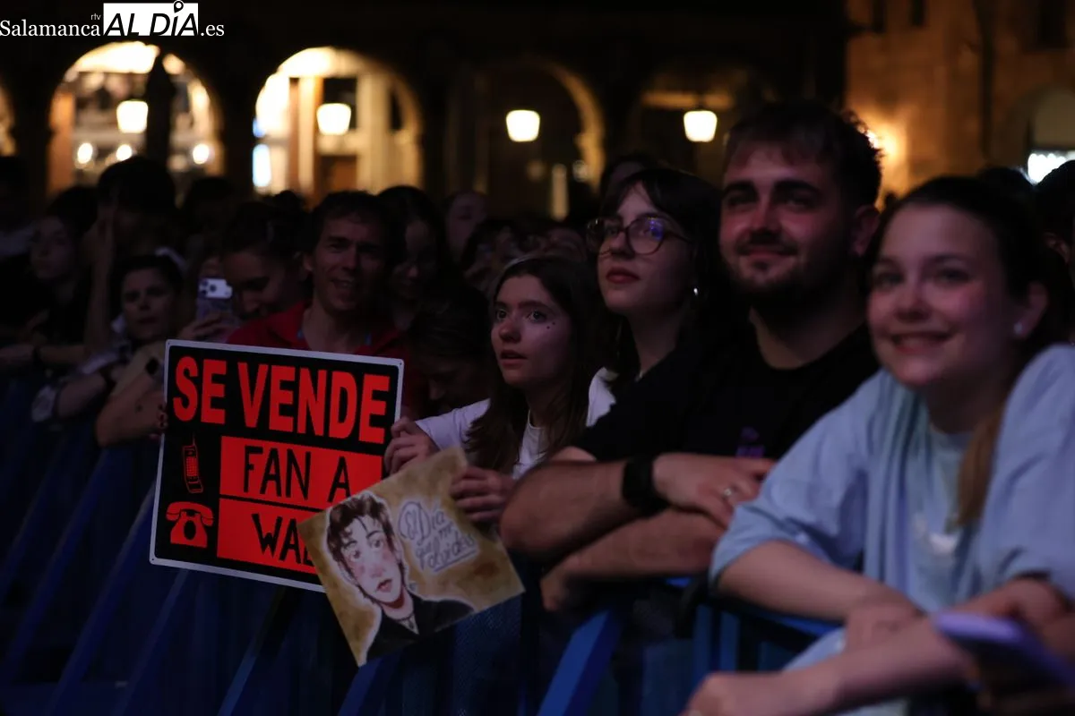 Walls conquista y pone a cantar a la Plaza Mayor de Salamanca | FOTOS: David Sañudo