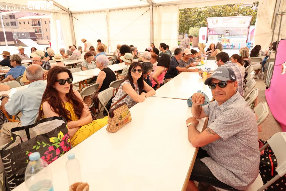 FEVESA celebra el Día del Vecino con una paella popular en Salamanca | FOTOS: David Sañudo