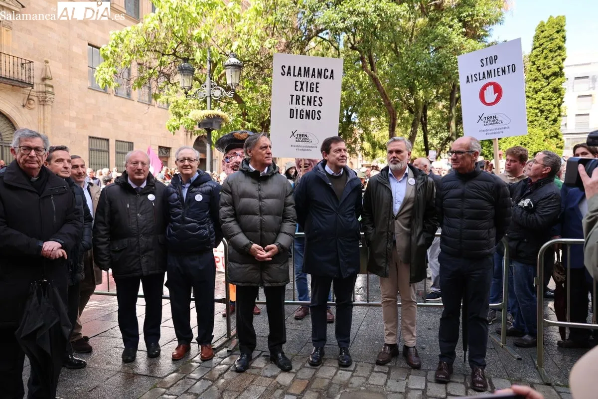 Salamanca envía cartas diarias a Sánchez y Puente por el tren