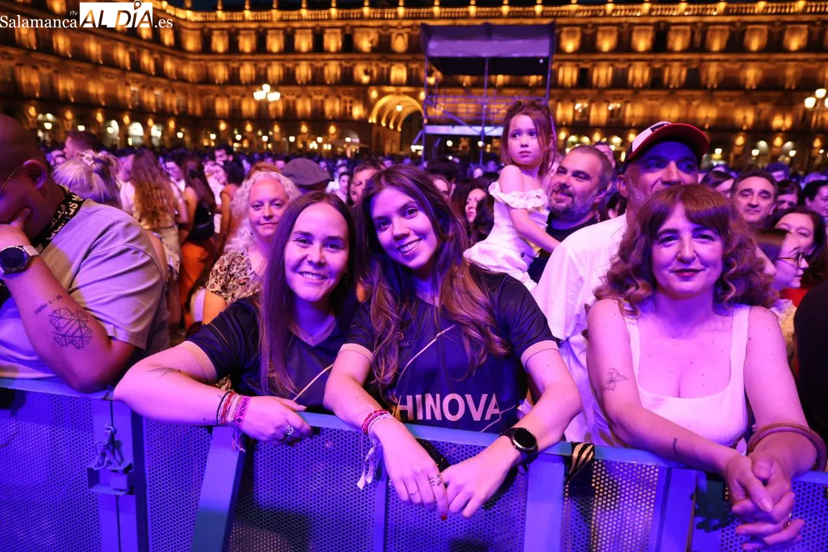 Concierto de Shinova en la Plaza Mayor de Salamanca | FOTOTS: David Sañudo