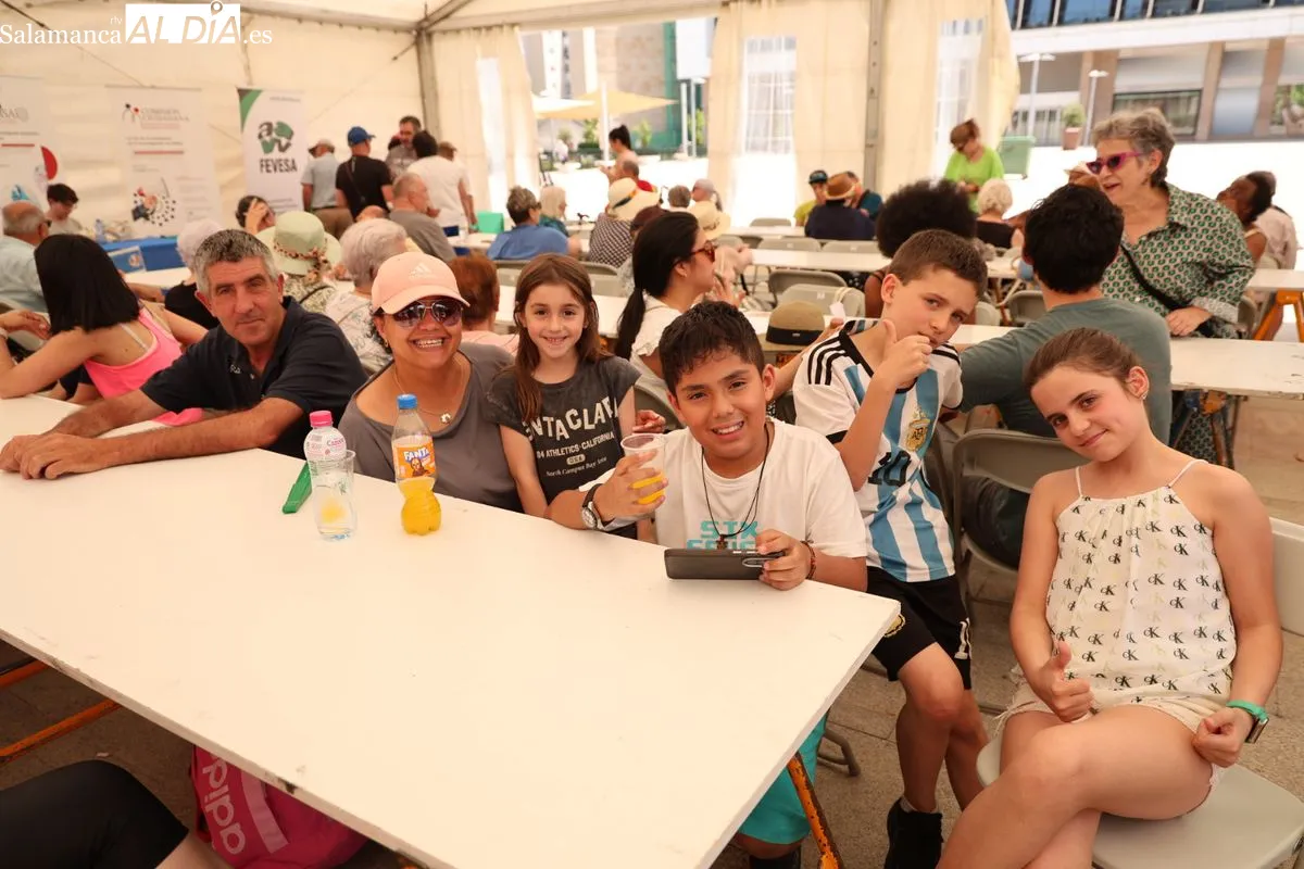 FEVESA celebra el Día del Vecino con una paella popular en Salamanca | FOTOS: David Sañudo