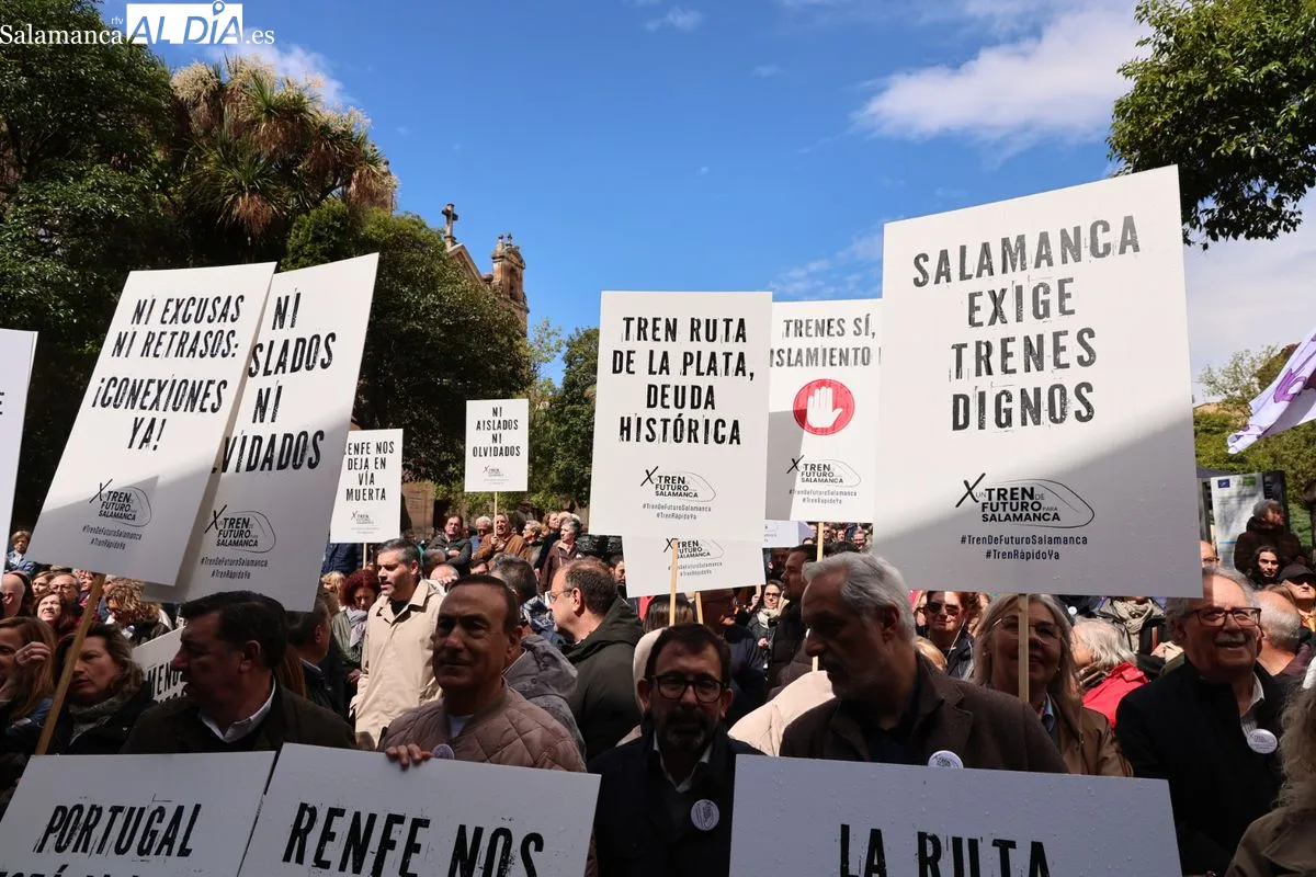 VÍDEO Y FOTOS | Protesta por las conexiones ferroviarias en Salamanca 