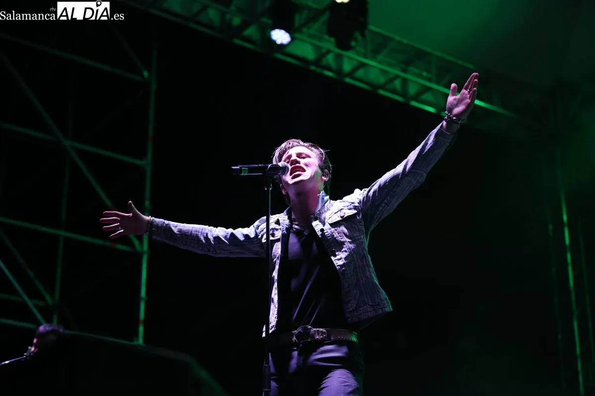 Walls conquista y pone a cantar a la Plaza Mayor de Salamanca | FOTOS: David Sañudo