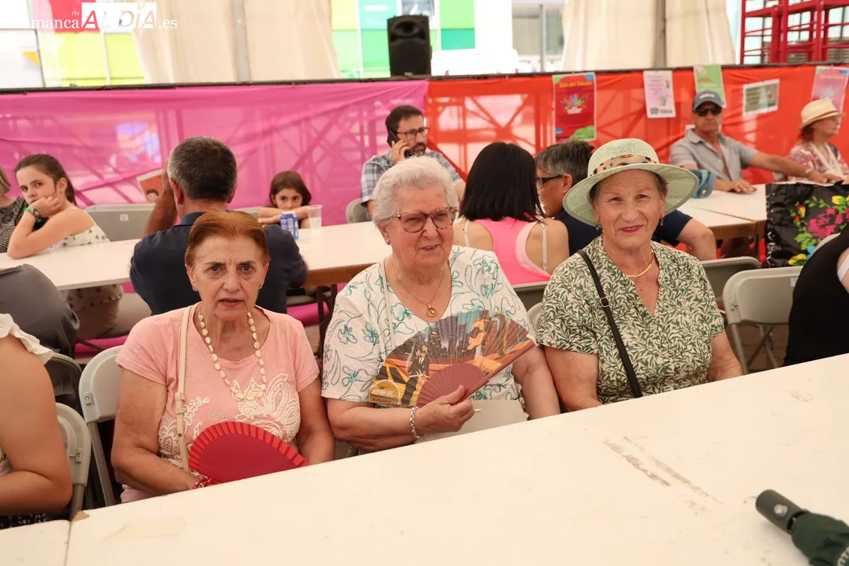 FEVESA celebra el Día del Vecino con una paella popular en Salamanca | FOTOS: David Sañudo