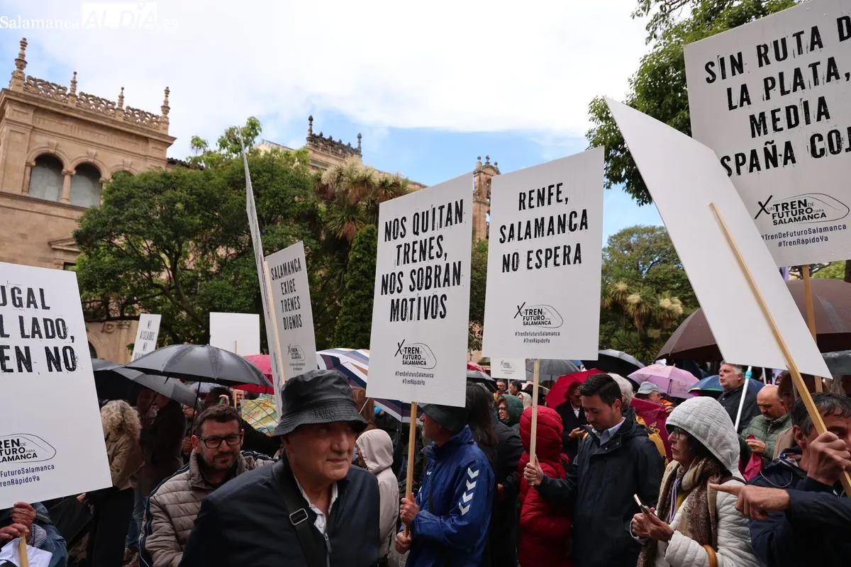 Protesta por las conexiones ferroviarias en Salamanca | FOTOS: David Sañudo 