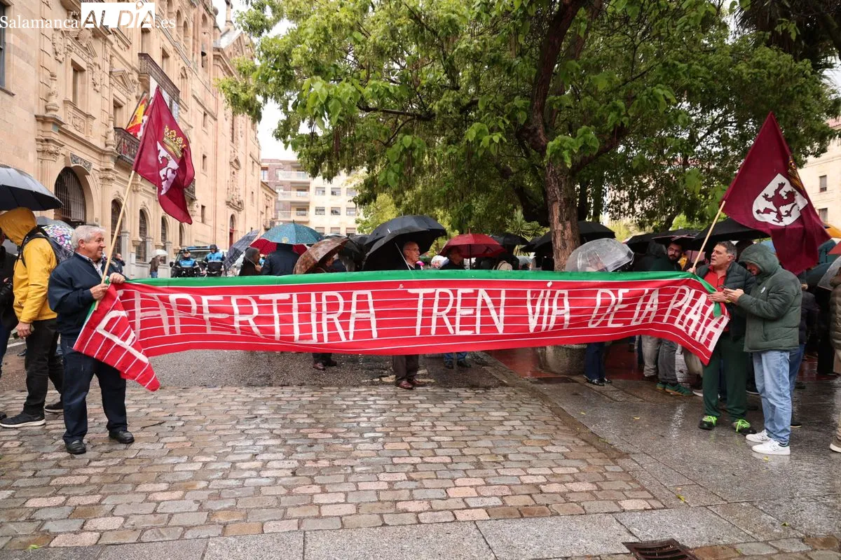 Protesta por las conexiones ferroviarias en Salamanca | FOTOS: David Sañudo 