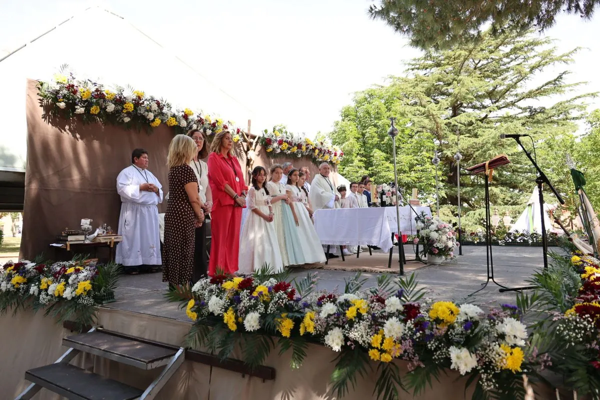 Los vecinos de Tejares arropan a la Virgen de la Salud en su tradicional procesión | FOTOS: David Sañudo