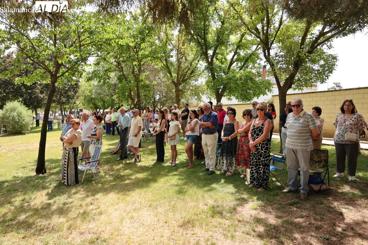 Los vecinos de Tejares arropan a la Virgen de la Salud en su tradicional procesión | FOTOS: David Sañudo