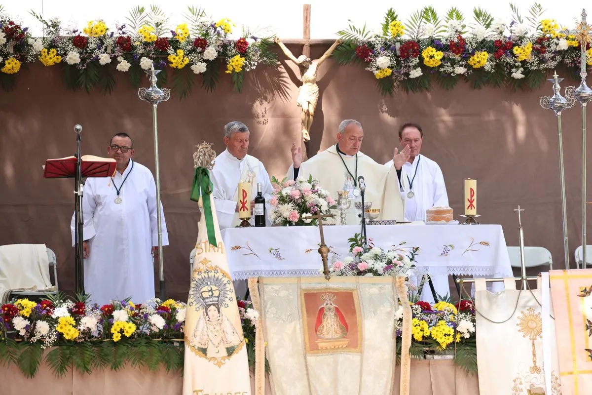 Los vecinos de Tejares arropan a la Virgen de la Salud en su tradicional procesión | FOTOS: David Sañudo