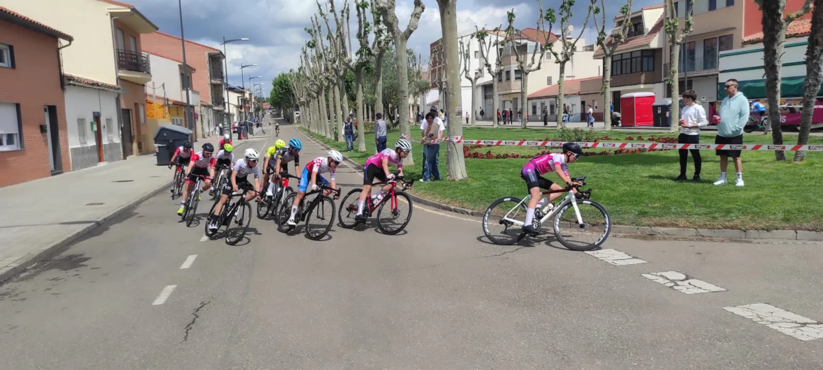 Foto 2 - La cantera del Club Ciclista Promesal brilla en Zamora con una victoria y nueve top 10