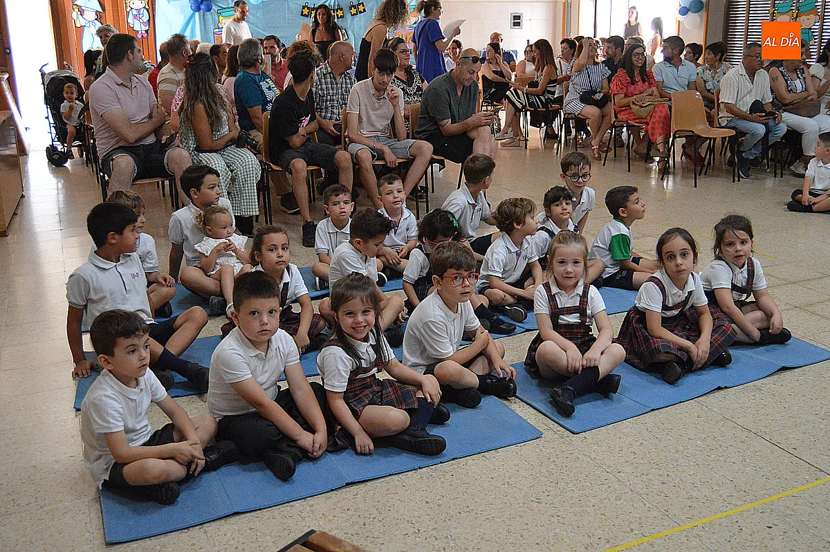 Foto 2 - Los peque&ntilde;os de 3&ordm; de Infantil del Colegio Misioneras de la Providencia- Santa Teresa se despiden de su etapa en Infantil