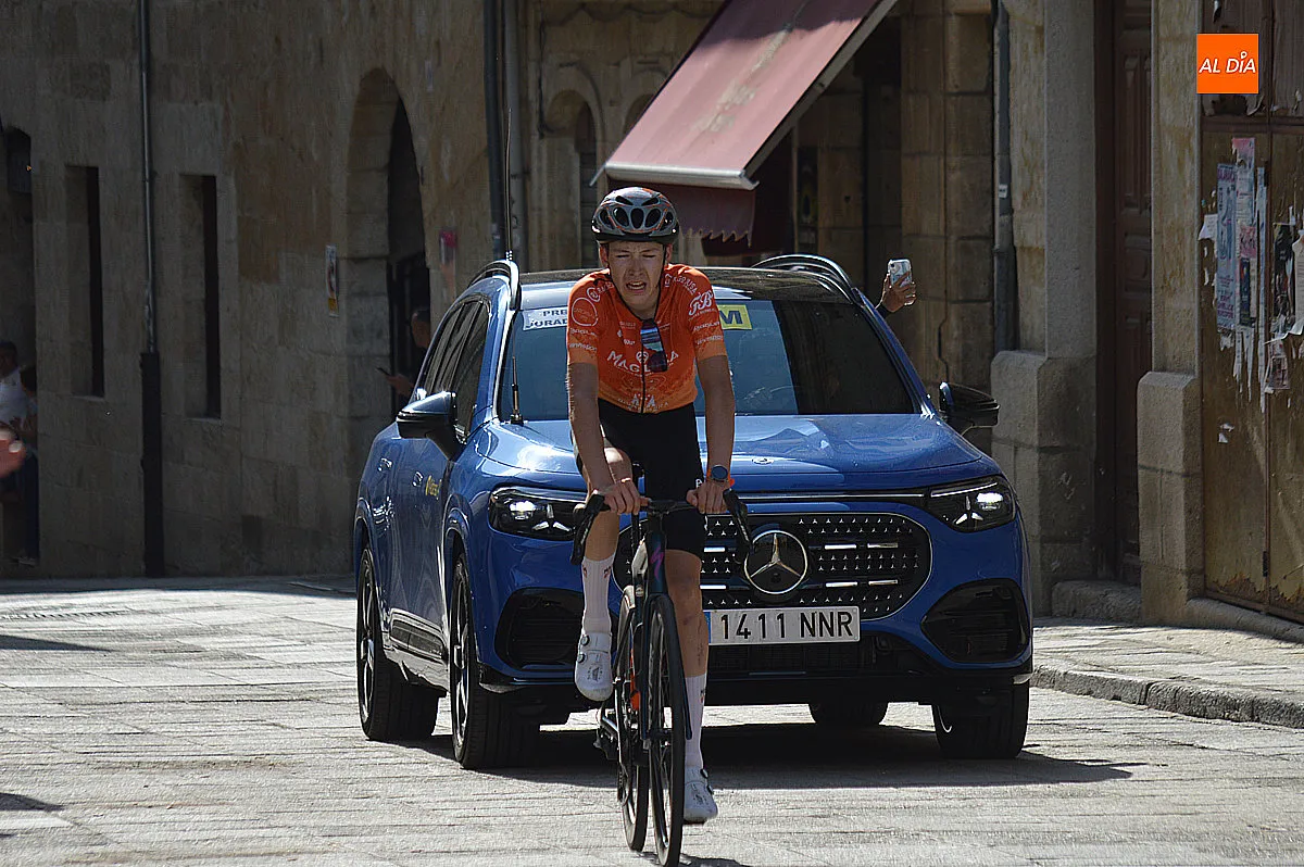 Foto 12 - La primera etapa de la I Vuelta Ciclista Salamanca Junior concluye con Carlos Tienda como l&iacute;der de la clasificaci&oacute;n