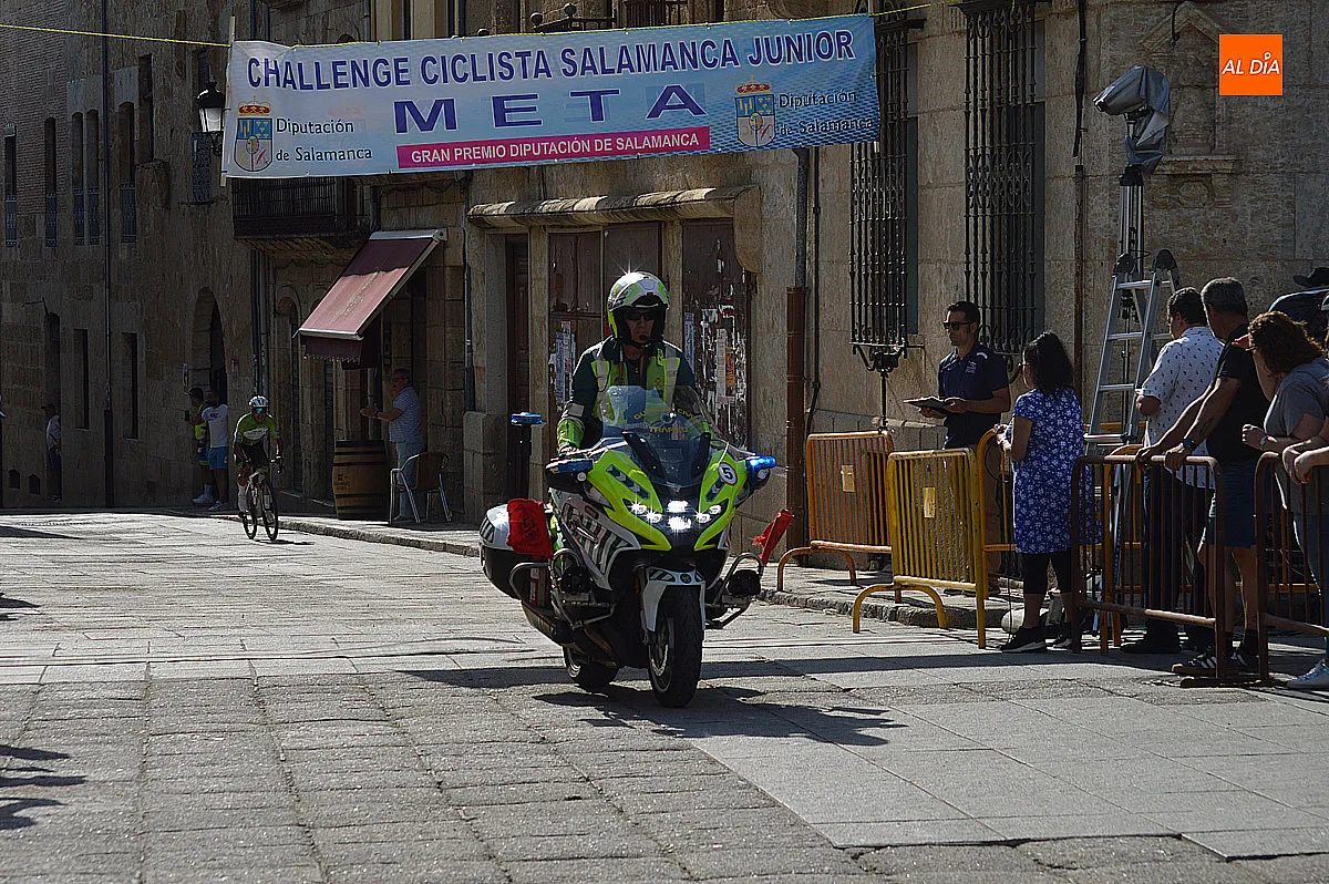 Foto 2 - La primera etapa de la I Vuelta Ciclista Salamanca Junior concluye con Carlos Tienda como l&iacute;der de la clasificaci&oacute;n