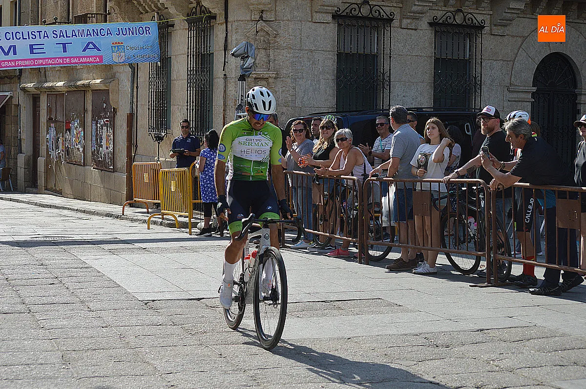 Foto 4 - La primera etapa de la I Vuelta Ciclista Salamanca Junior concluye con Carlos Tienda como l&iacute;der de la clasificaci&oacute;n