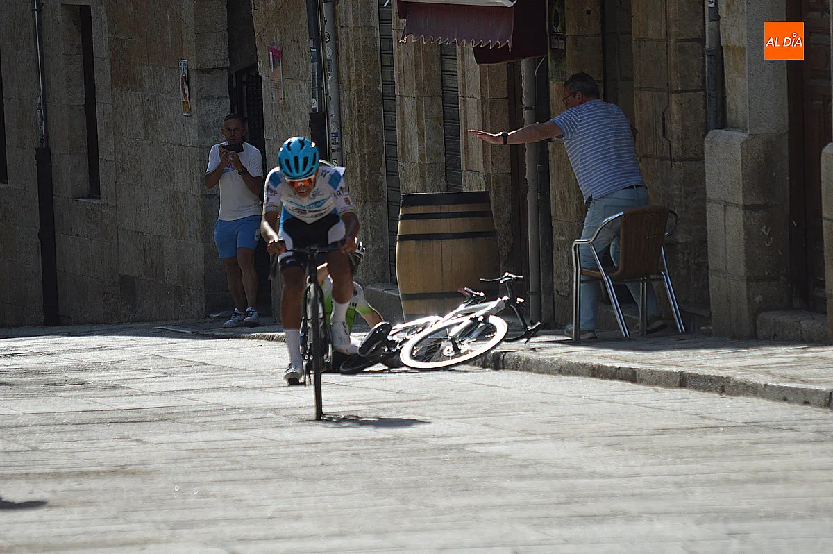 Foto 8 - La primera etapa de la I Vuelta Ciclista Salamanca Junior concluye con Carlos Tienda como l&iacute;der de la clasificaci&oacute;n