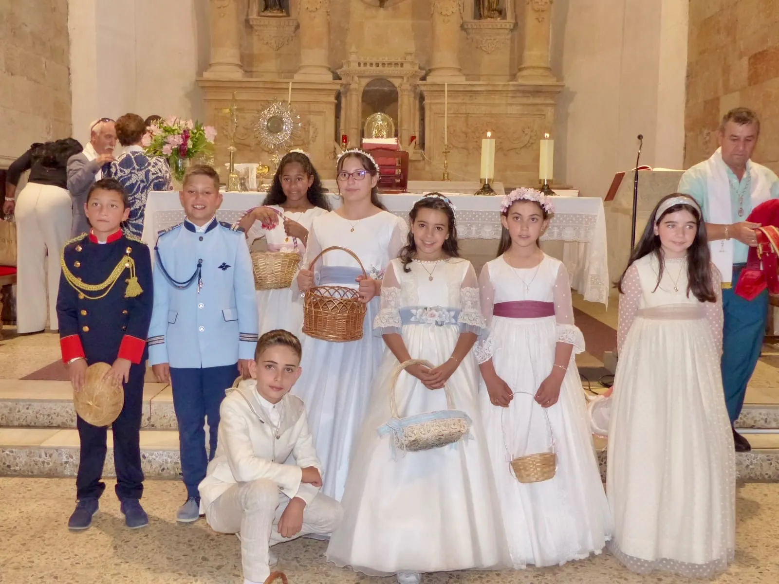 Foto 4 - Fe y devoci&oacute;n recorren las calles de Villoria en la festividad del Corpus