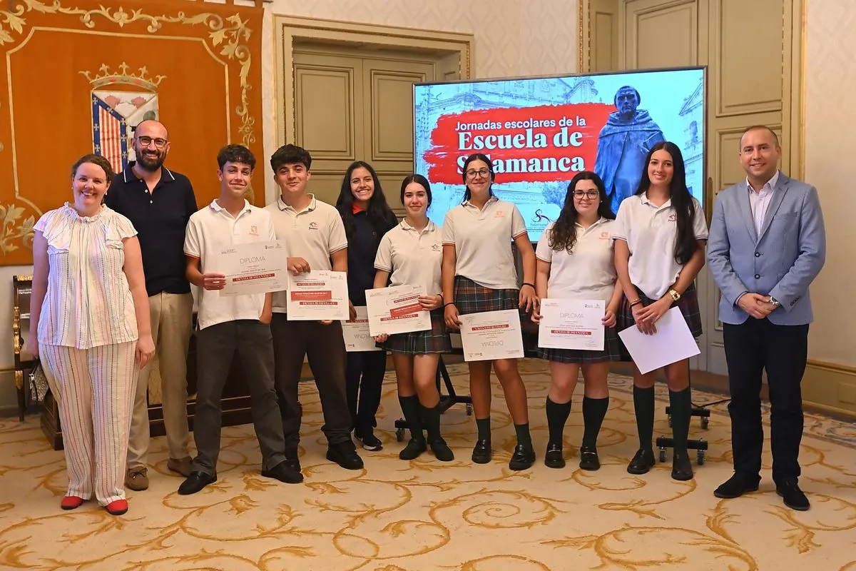 Escolares salmantinos reciben premios de los certámenes de dibujo geolocalizado, la Escuela de Salamanca y radio